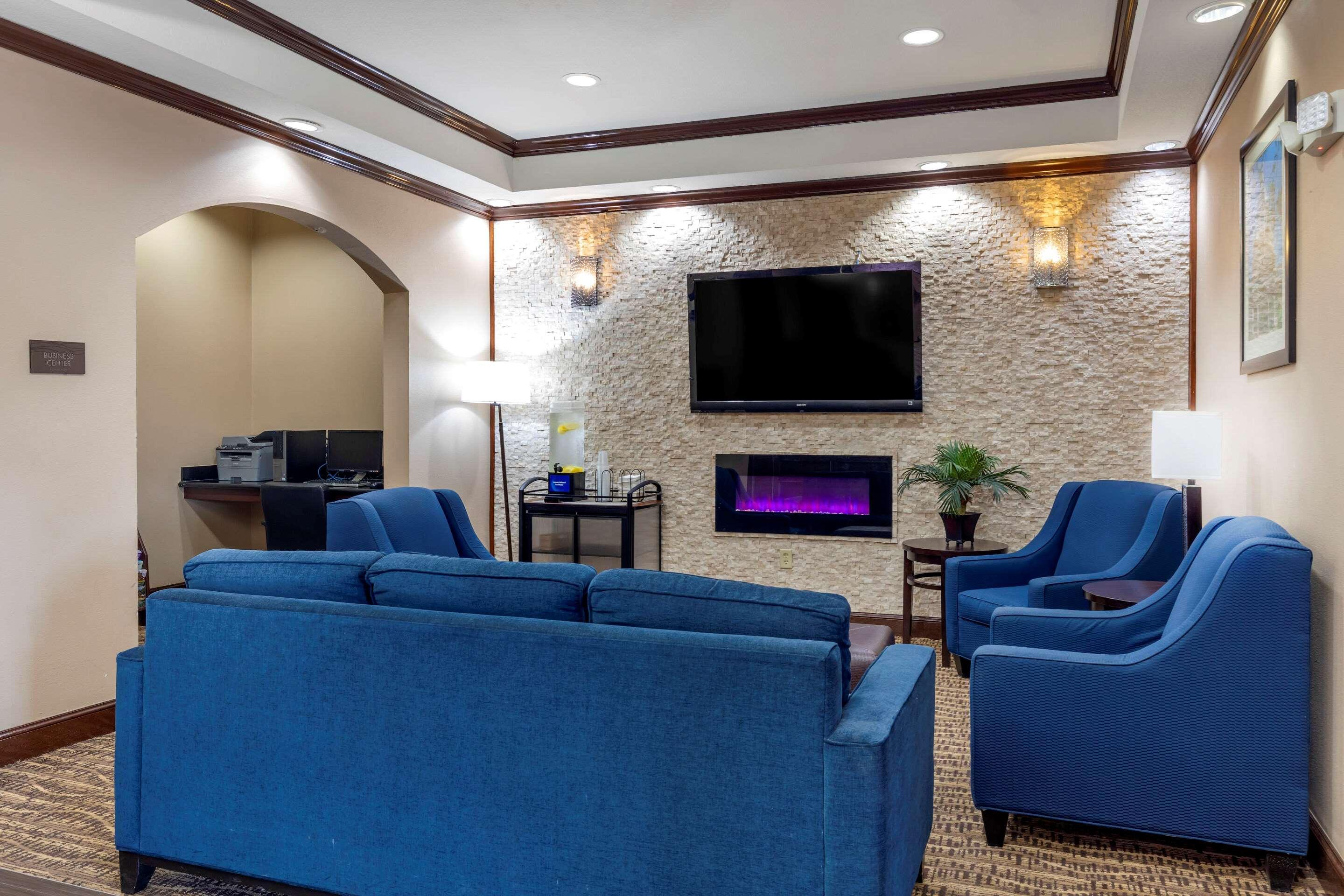 Comfort Near Unt 3*